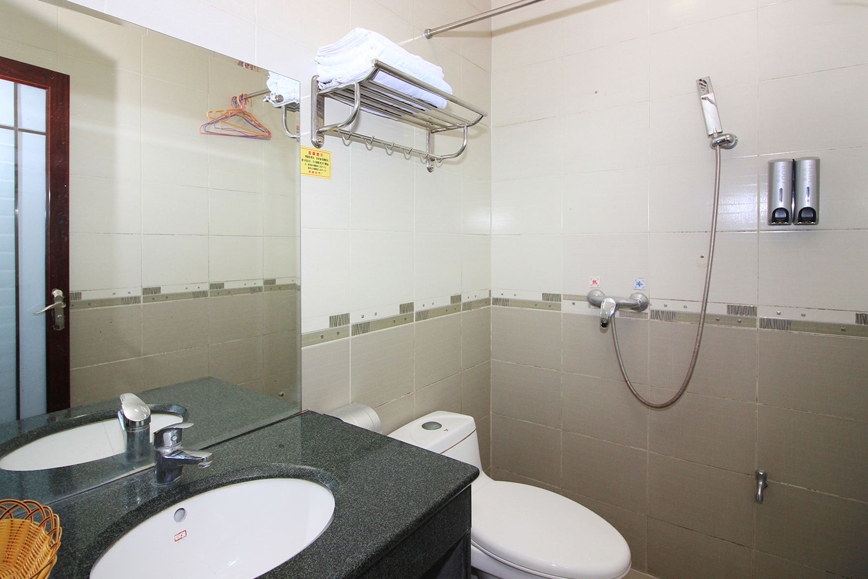 Jiangmen Huilong Hotel 2*