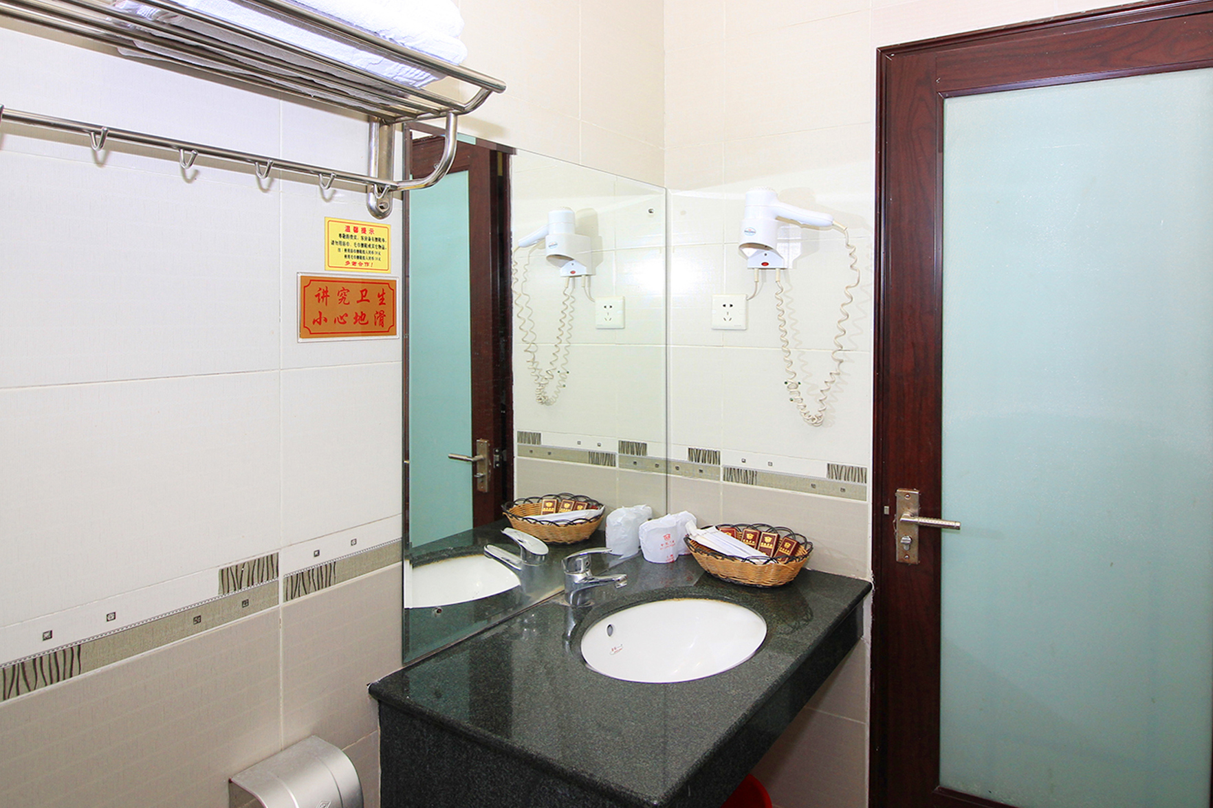Jiangmen Huilong Hotel 2*