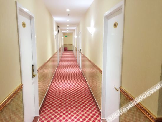 211 E-sports Hotel (Shanghai Anting) 2*
