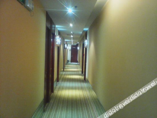 100 Inn Liangpin Hotel (Shanghai Jiading Anting Subway Station) 2*