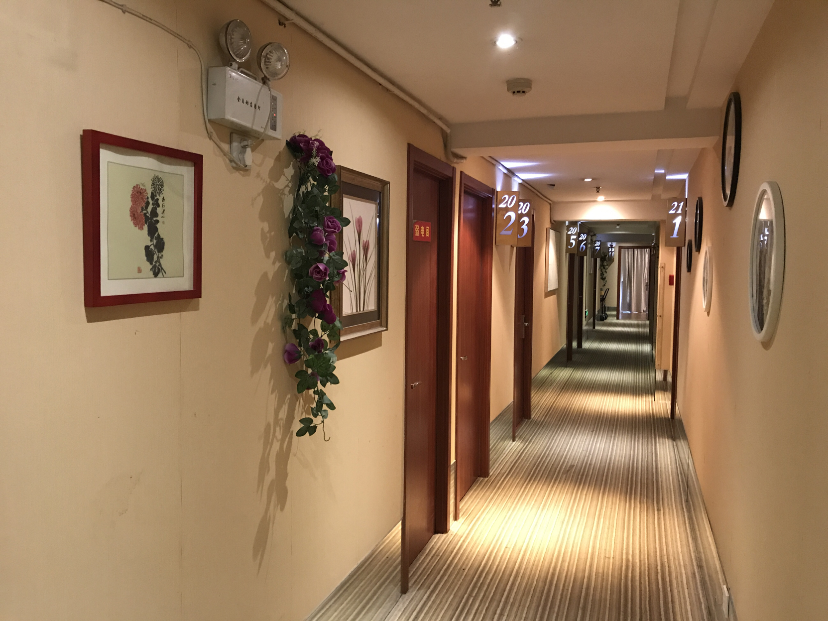 100 Inn Liangpin Hotel (Shanghai Jiading Anting Subway Station) 2*
