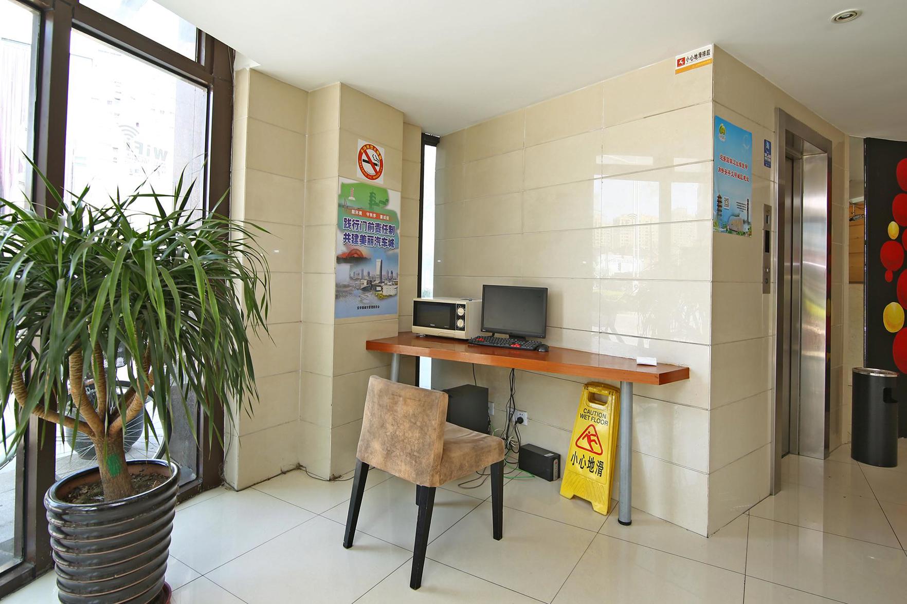 100 Inn Liangpin Hotel (Shanghai Jiading Anting Subway Station) 2*