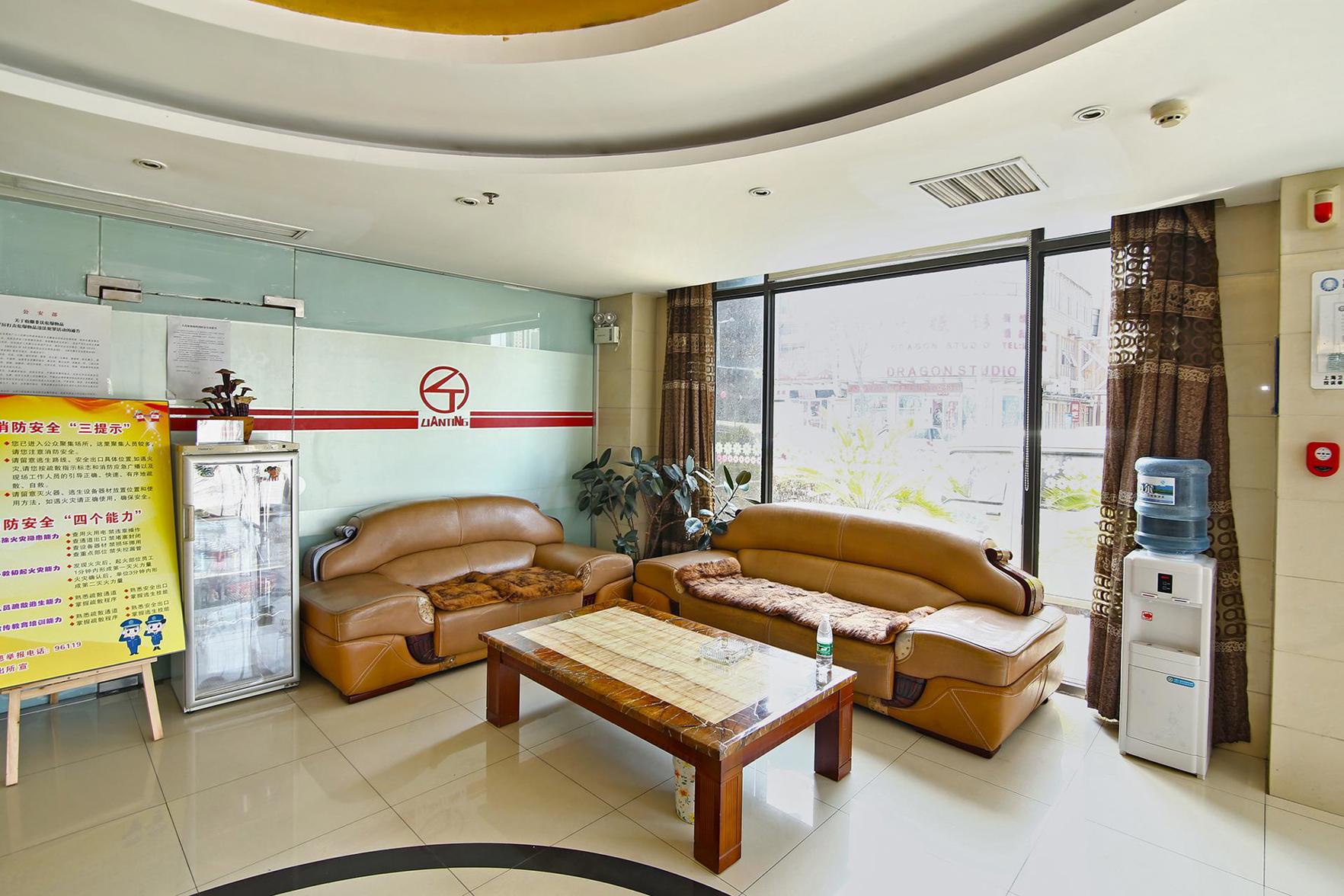 100 Inn Liangpin Hotel (Shanghai Jiading Anting Subway Station) 2*