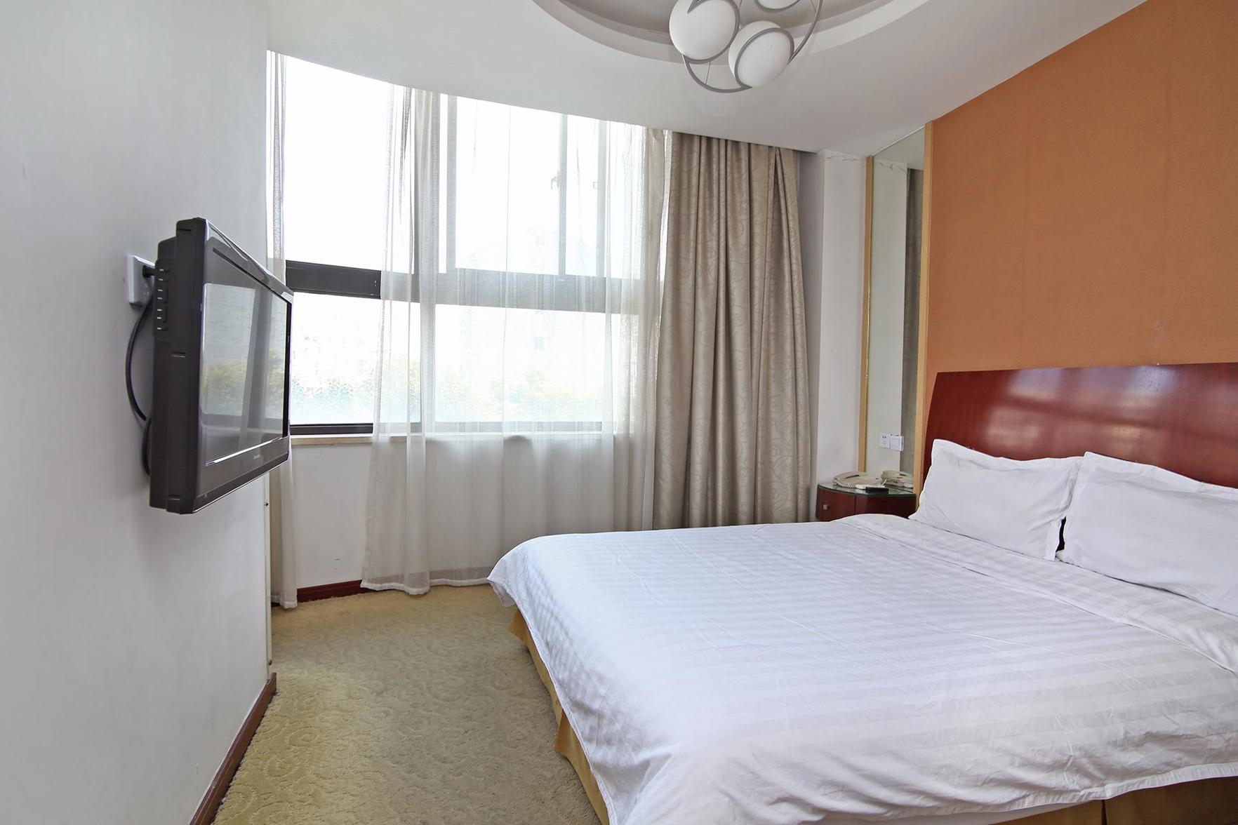 100 Inn Liangpin Hotel (Shanghai Jiading Anting Subway Station) 2*
