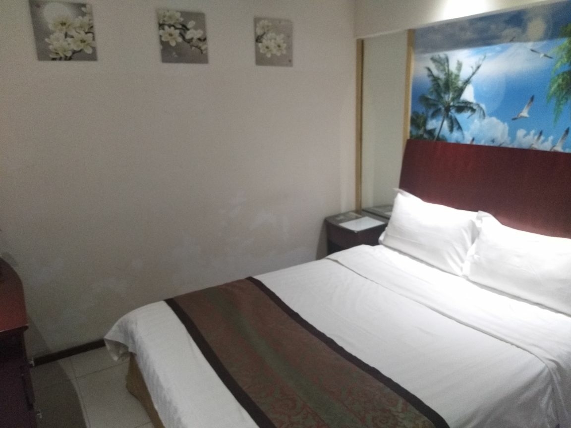100 Inn Liangpin Hotel (Shanghai Jiading Anting Subway Station) 2*