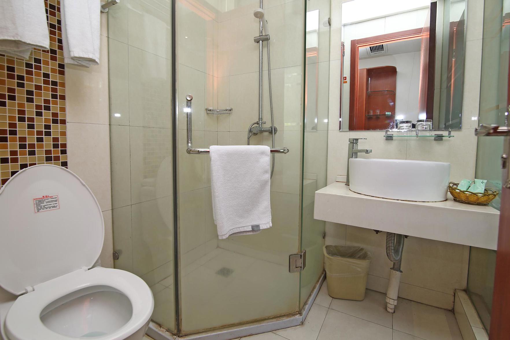 100 Inn Liangpin Hotel (Shanghai Jiading Anting Subway Station) 2*