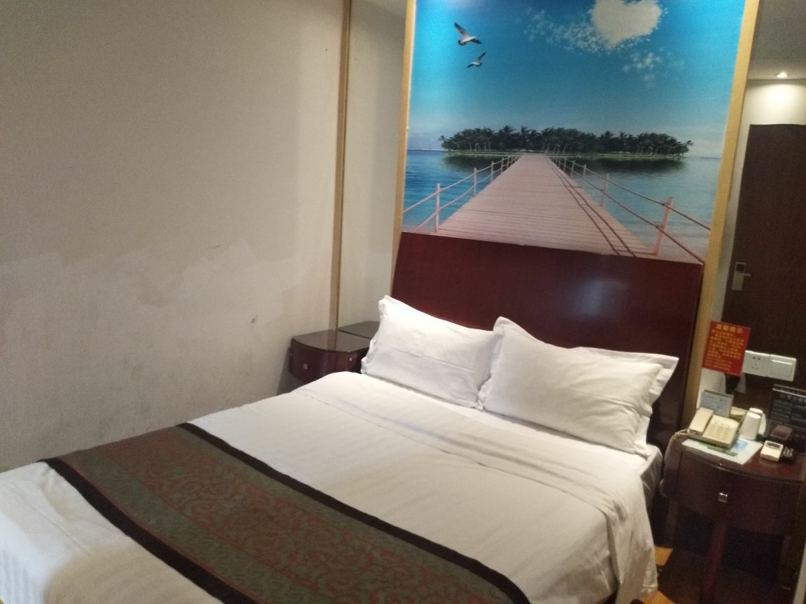 100 Inn Liangpin Hotel (Shanghai Jiading Anting Subway Station) 2*
