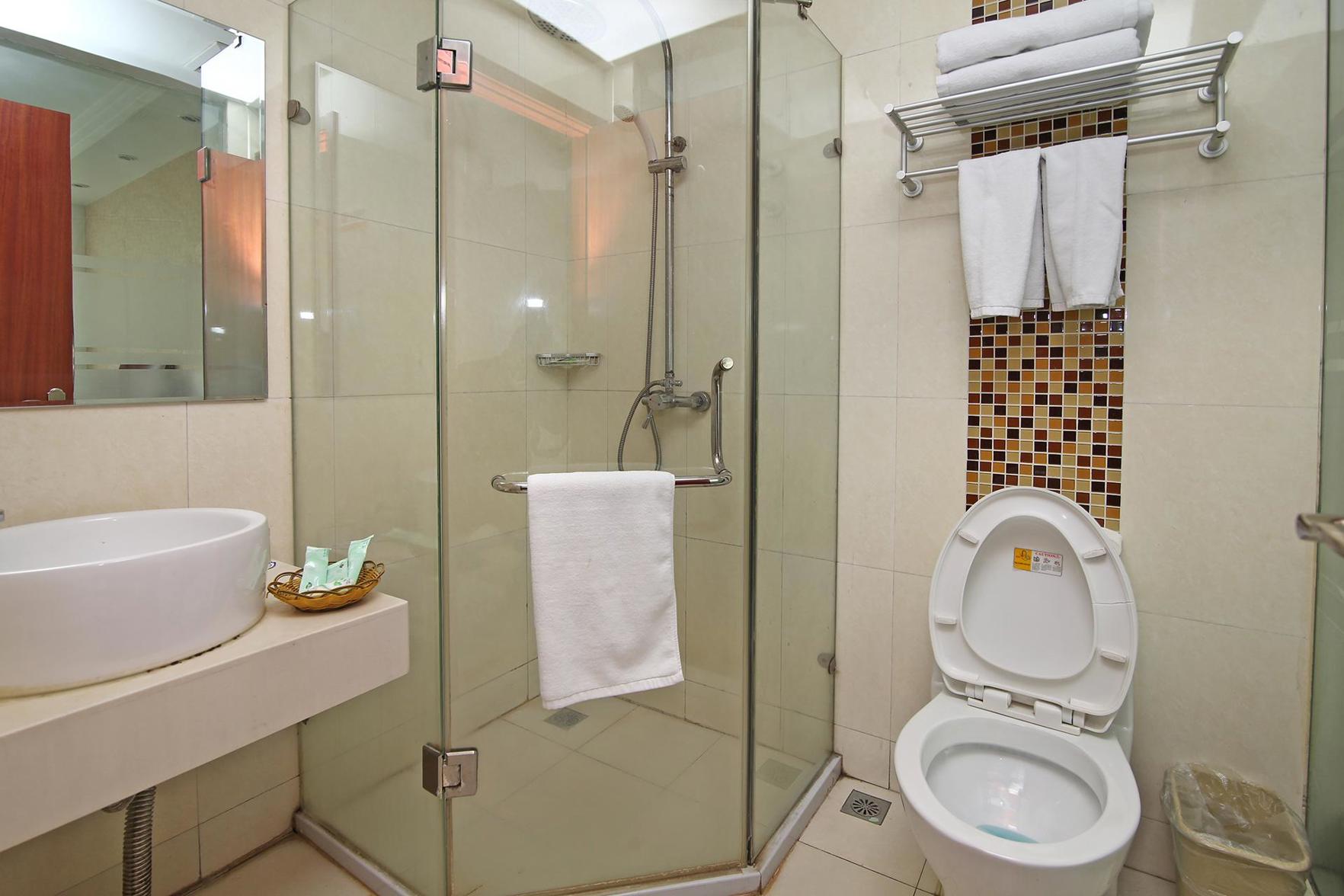 100 Inn Liangpin Hotel (Shanghai Jiading Anting Subway Station) 2*