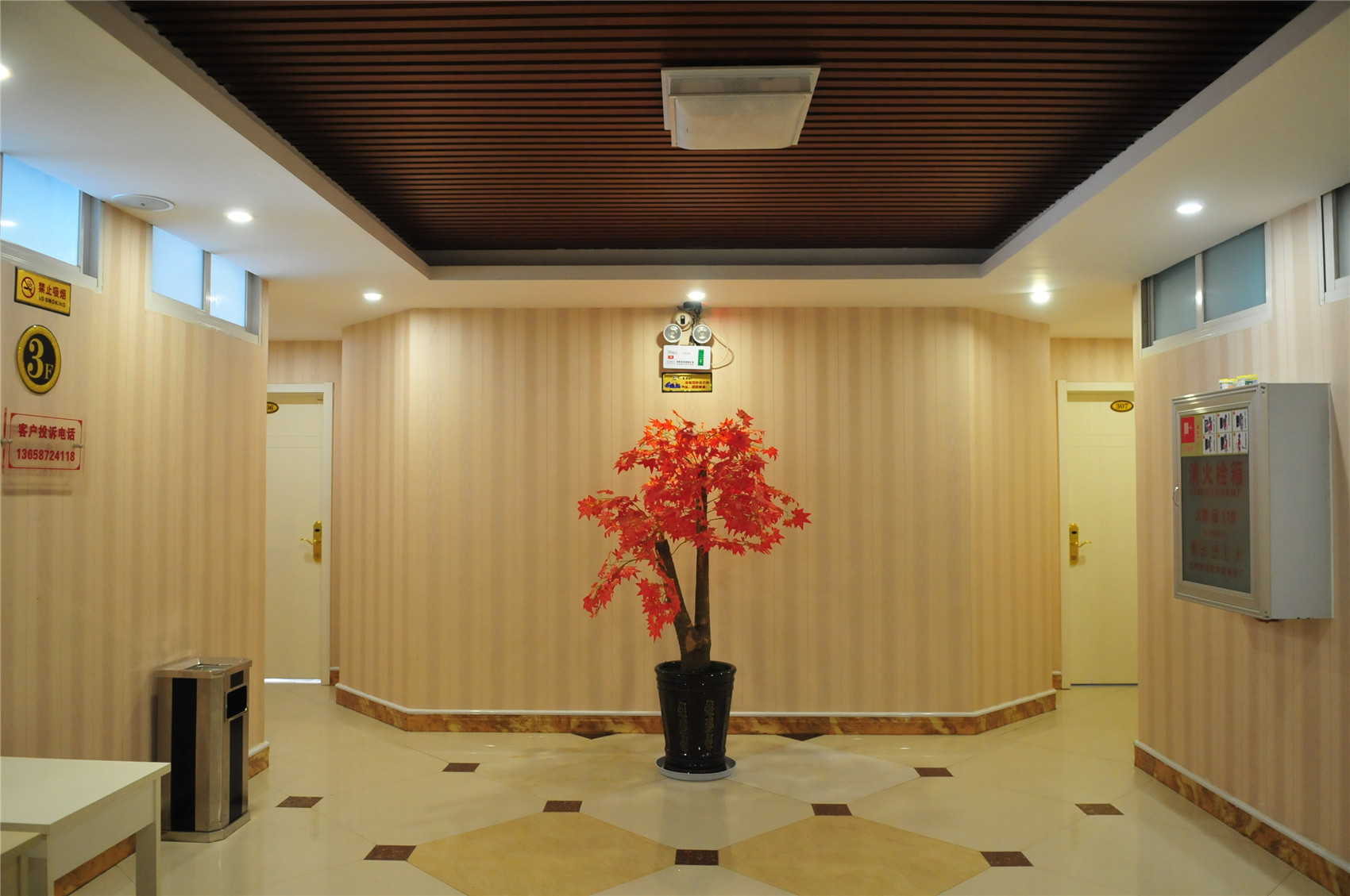 CLOUDS YUNLiansuo Yijia Hotel 2*