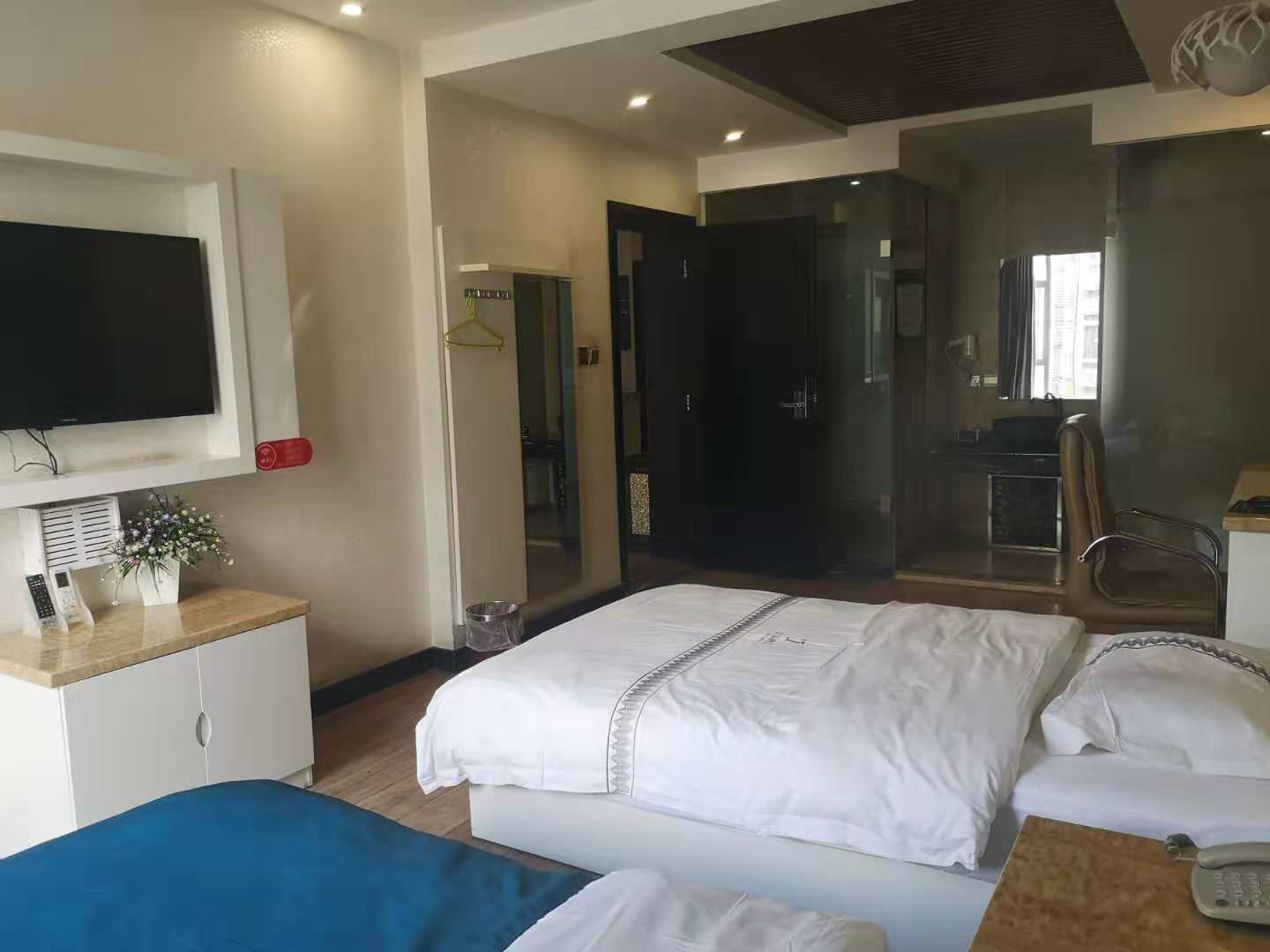 CLOUDS YUNLiansuo Yijia Hotel 2*