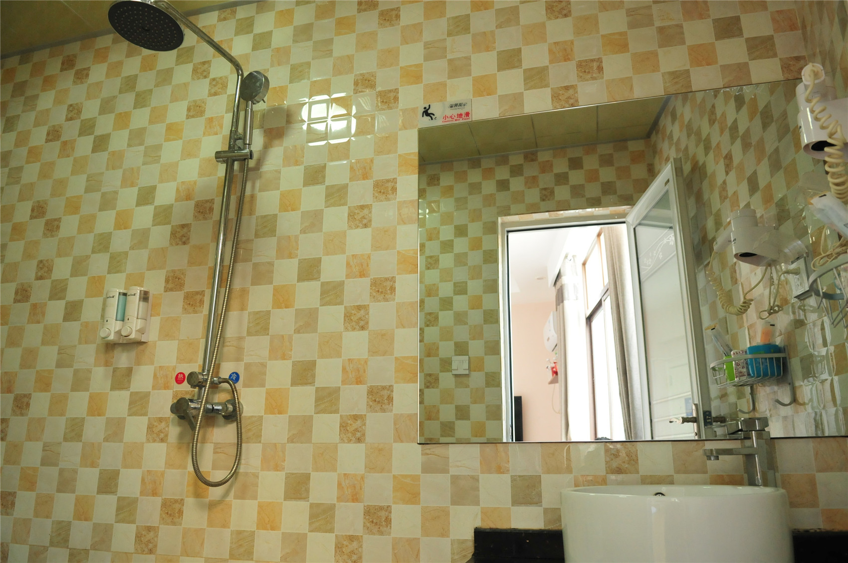 CLOUDS YUNLiansuo Yijia Hotel 2*