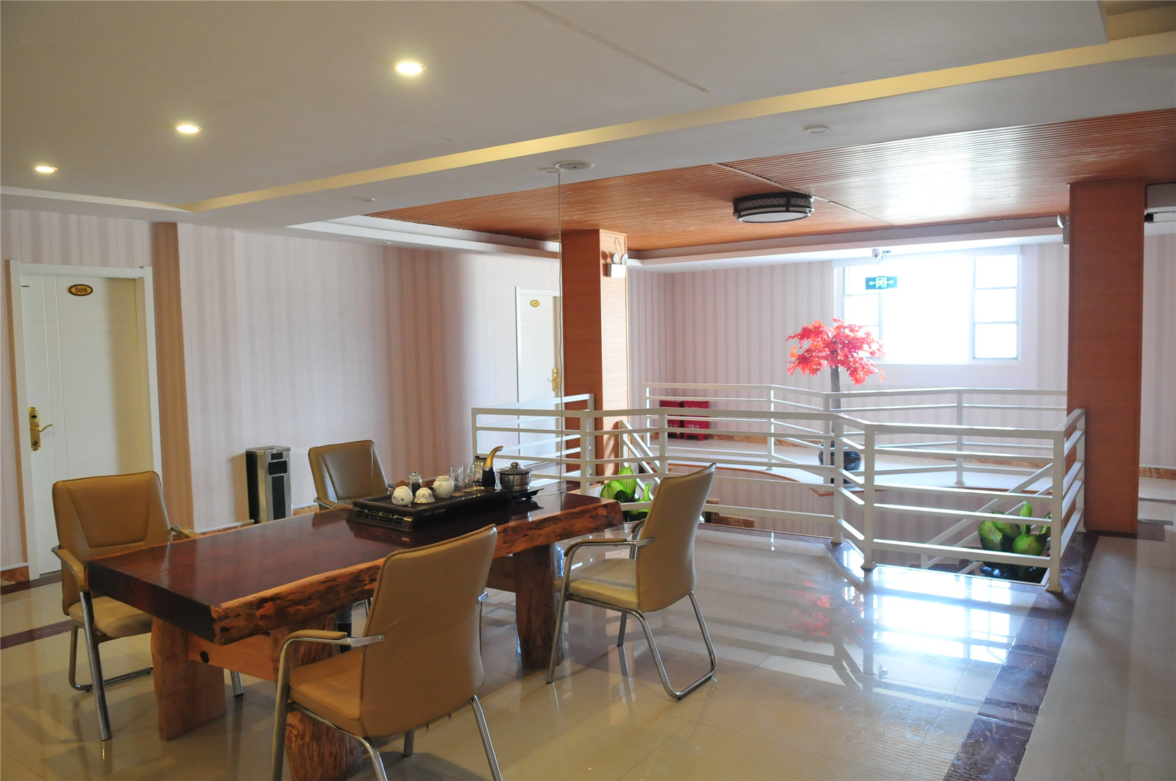 CLOUDS YUNLiansuo Yijia Hotel 2*