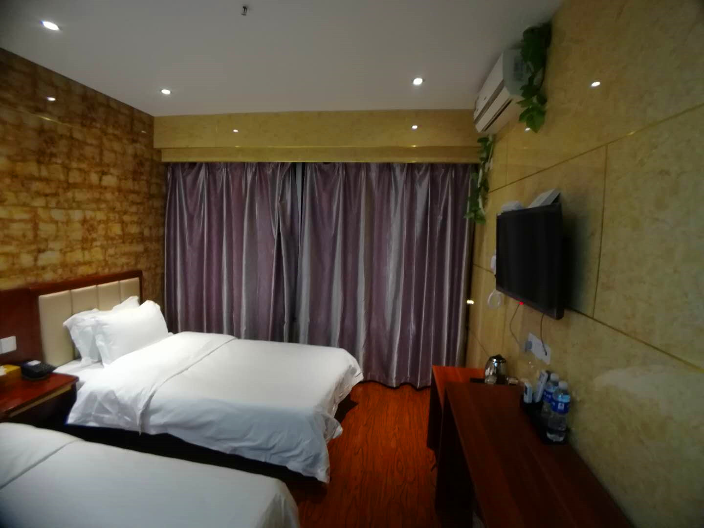100 Inn Liangpin Hotel (Shanghai Qingpu Industrial Park Daying Town) 2*