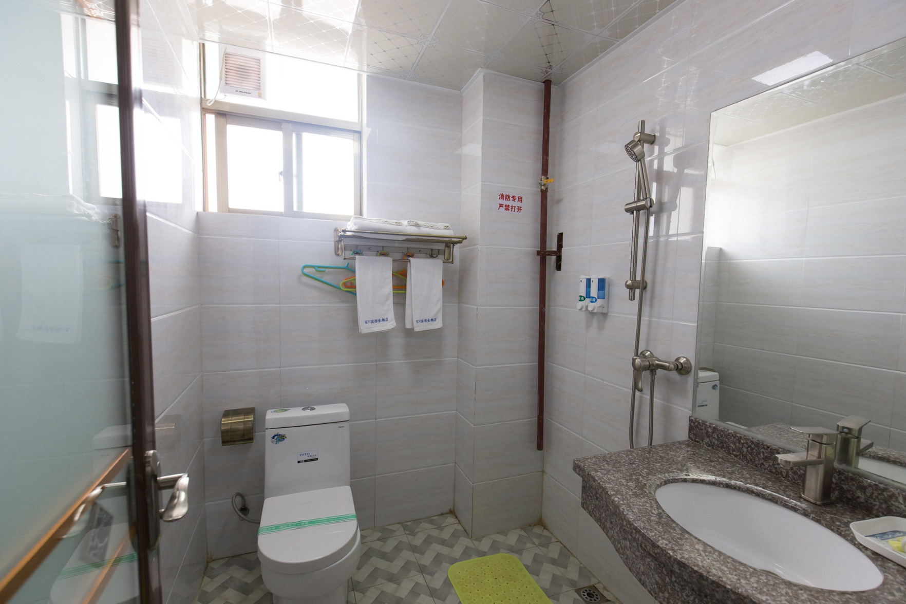 Hepu Baiqian Hotel 2*