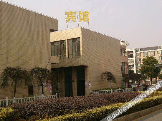 99 Preferred Hotel (Shanghai Baoshan Baoan Highway Subway Station Fishery West Road Branch) 1*