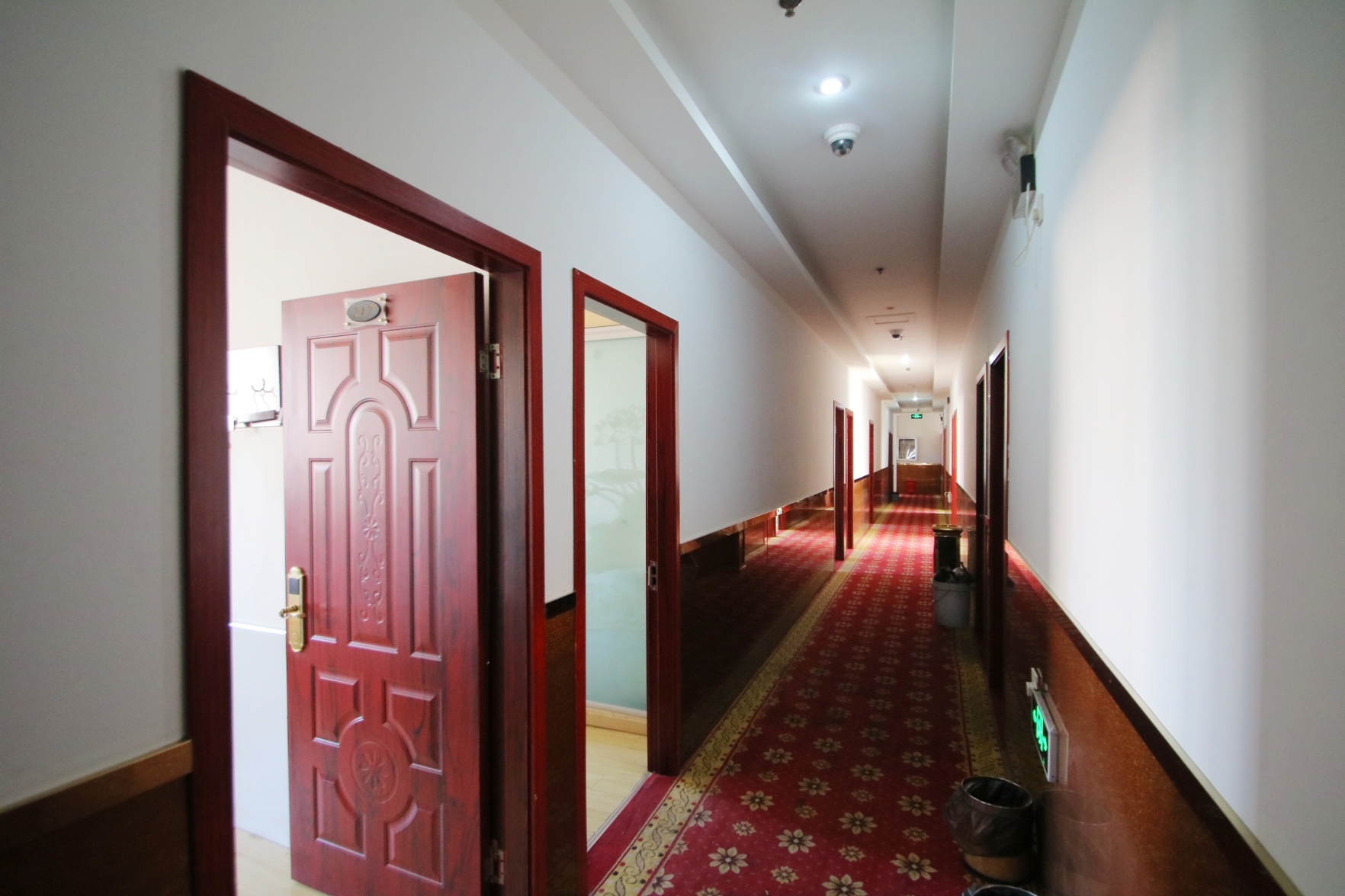 99 Preferred Hotel (Shanghai Baoshan Baoan Highway Subway Station Fishery West Road Branch) 1*