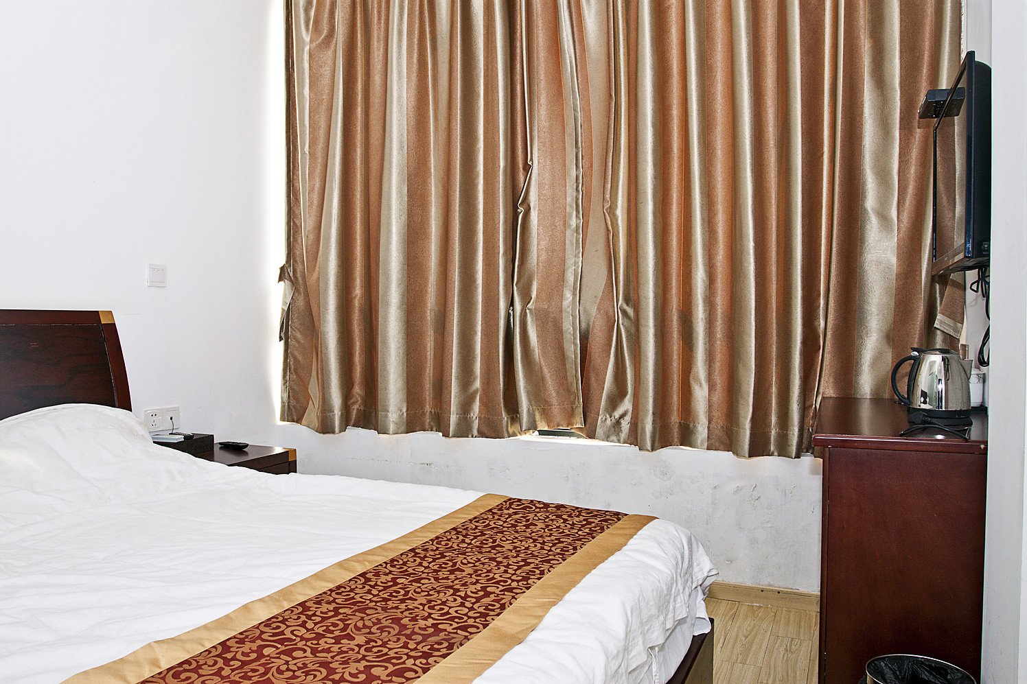 99 Preferred Hotel (Shanghai Baoshan Baoan Highway Subway Station Fishery West Road Branch) 1*