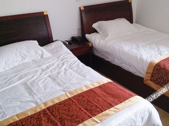 99 Preferred Hotel (Shanghai Baoshan Baoan Highway Subway Station Fishery West Road Branch) 1*