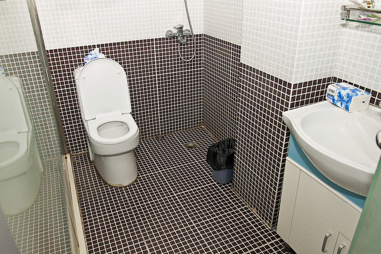 99 Preferred Hotel (Shanghai Baoshan Baoan Highway Subway Station Fishery West Road Branch) 1*