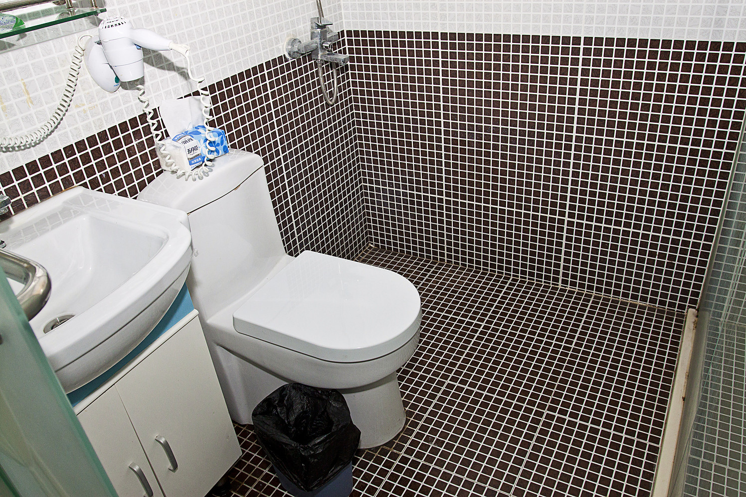 99 Preferred Hotel (Shanghai Baoshan Baoan Highway Subway Station Fishery West Road Branch) 1*