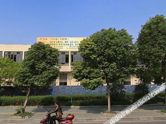 99 Preferred Hotel (Shanghai Baoshan Baoan Highway Subway Station Fishery West Road Branch) 1*