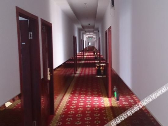 99 Preferred Hotel (Shanghai Baoshan Baoan Highway Subway Station Fishery West Road Branch) 1*