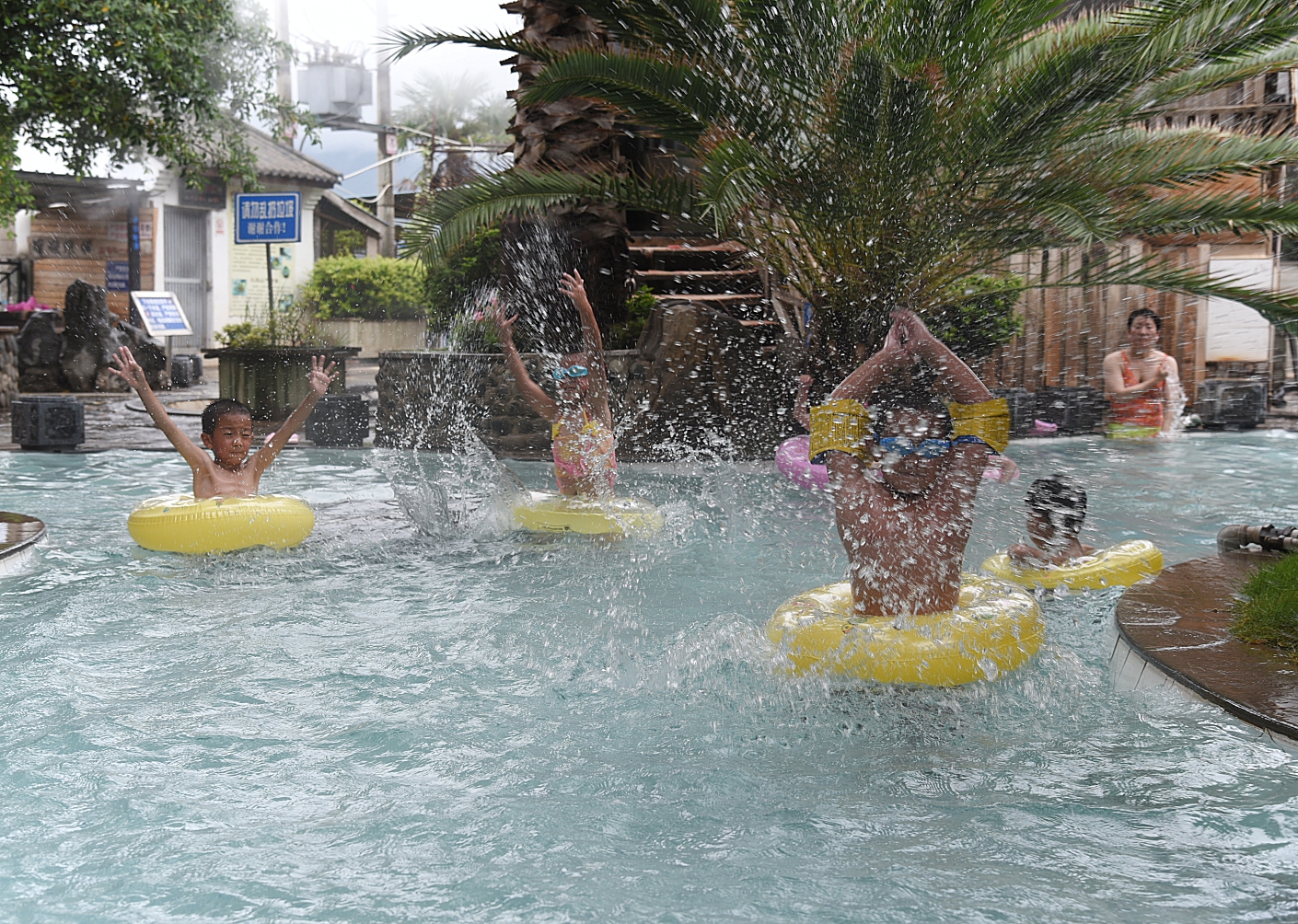 Huoyanshan Hot Spring Hotel 2*