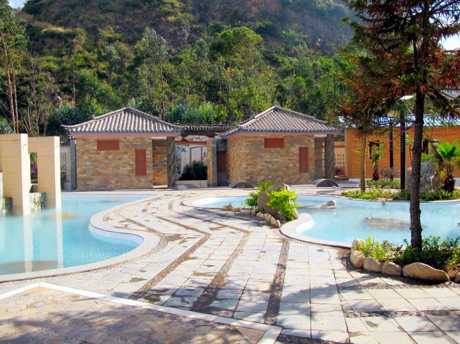 Huoyanshan Hot Spring Hotel 2*