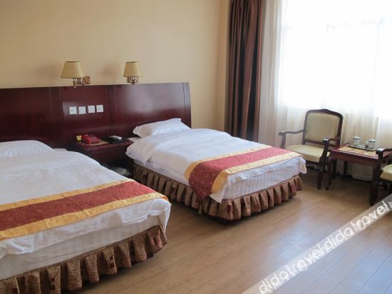 Huoyanshan Hot Spring Hotel 2*