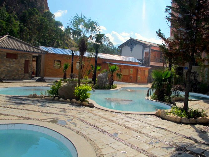 Huoyanshan Hot Spring Hotel 2*
