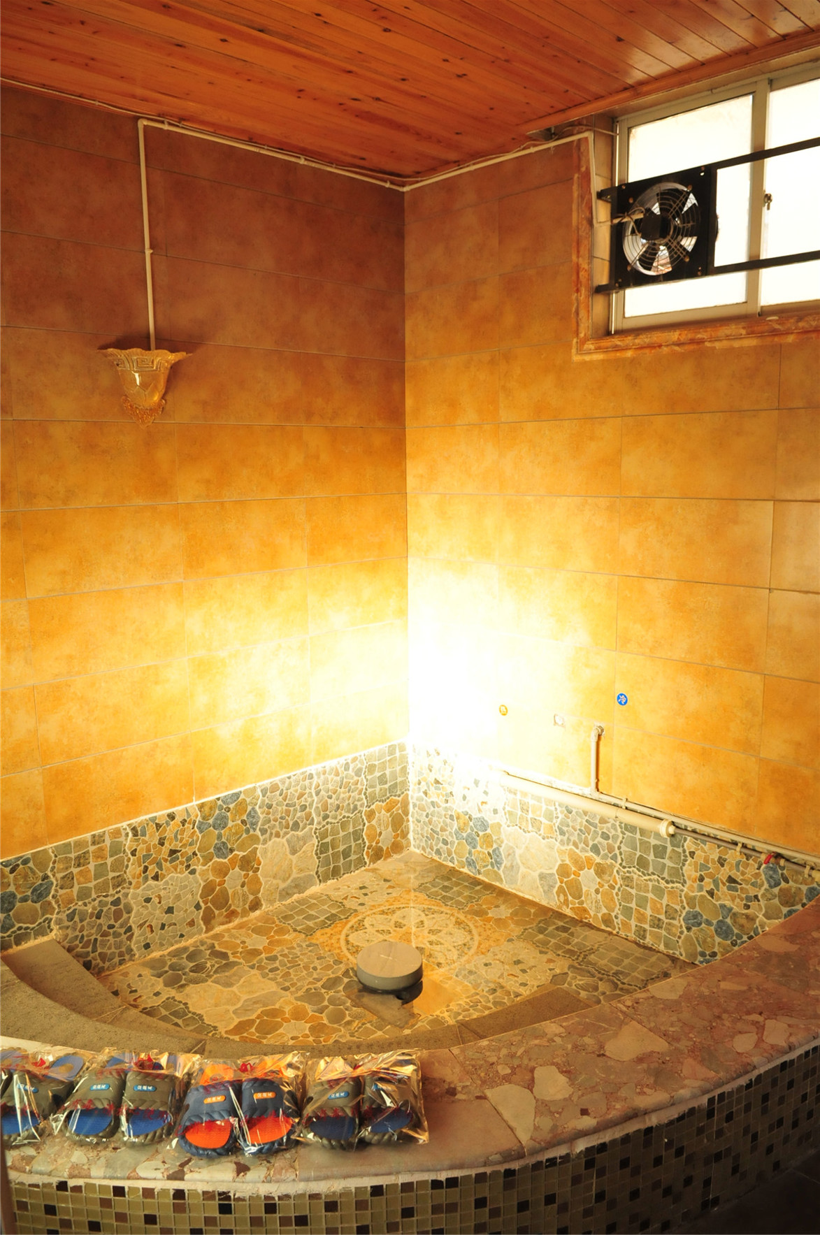 Huoyanshan Hot Spring Hotel 2*