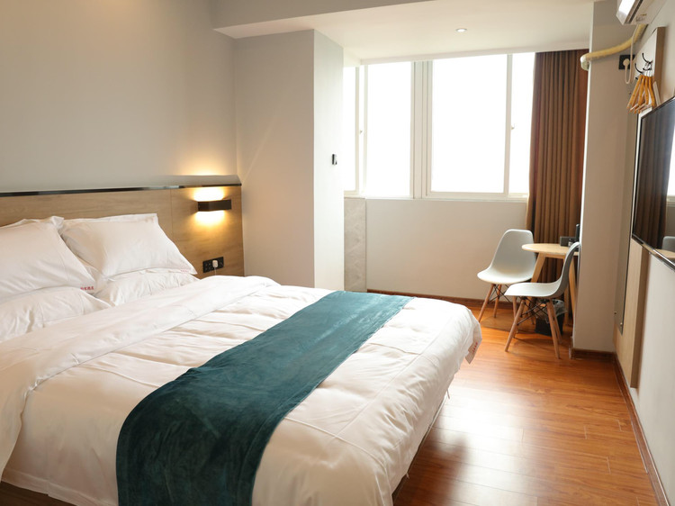 Yijia Hotel 2*