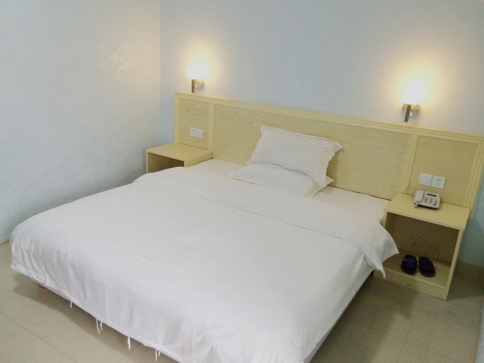 Yijia Hotel 2*