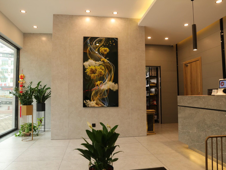 Yijia Hotel 2*