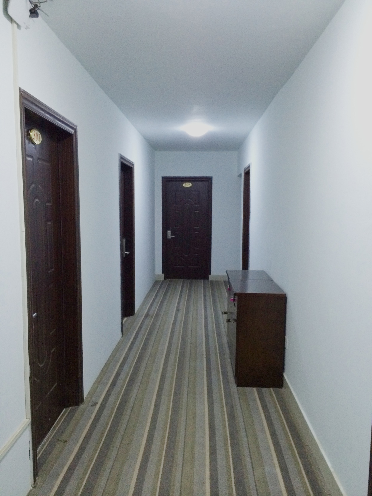 Yijia Hotel 2*