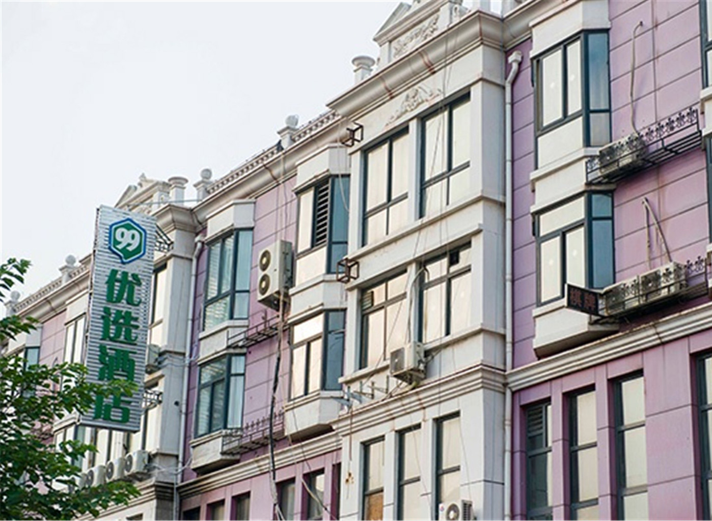 Huayi Hotel 2*