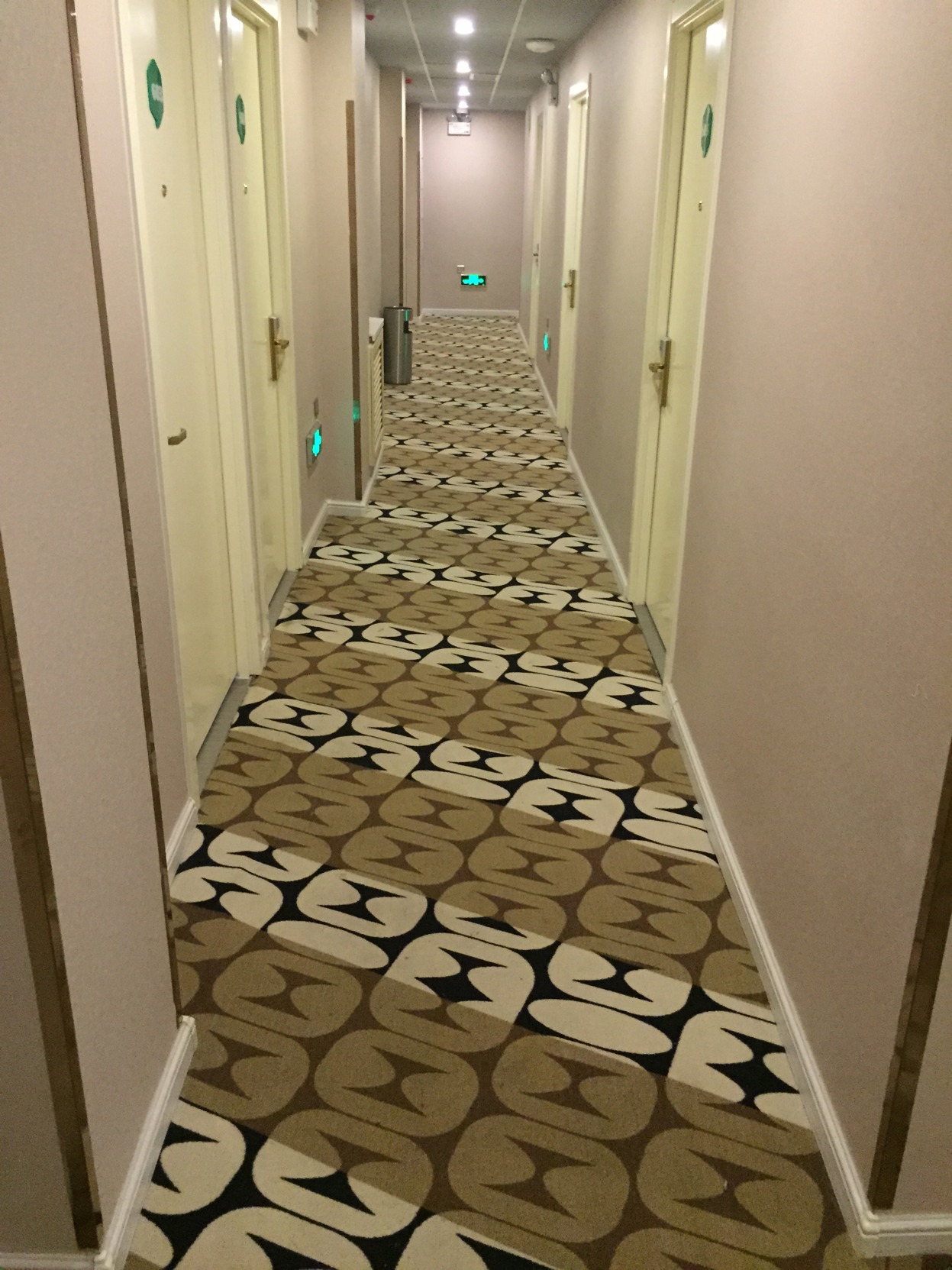 Huayi Hotel 2*