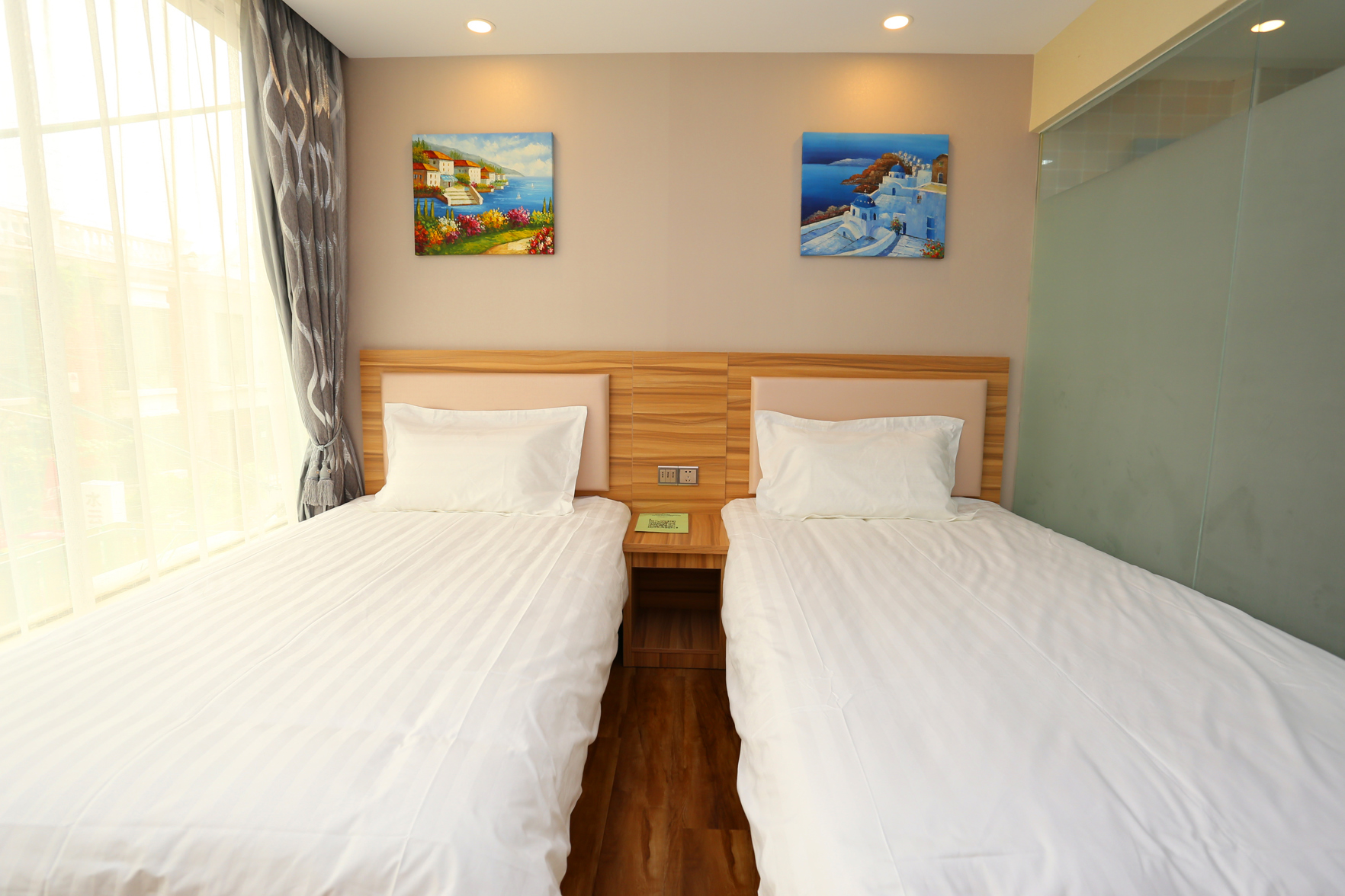Huayi Hotel 2*
