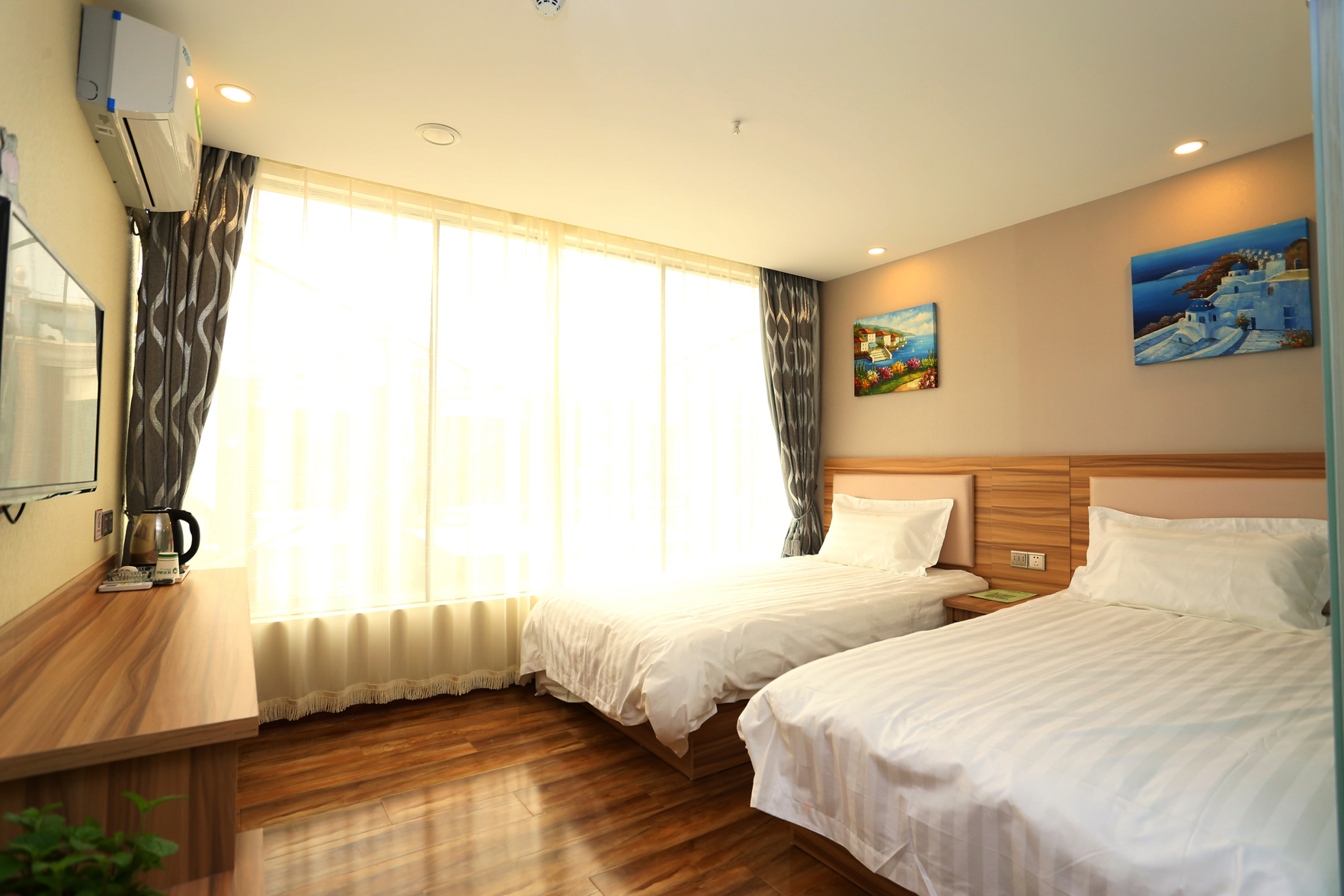 Huayi Hotel 2*
