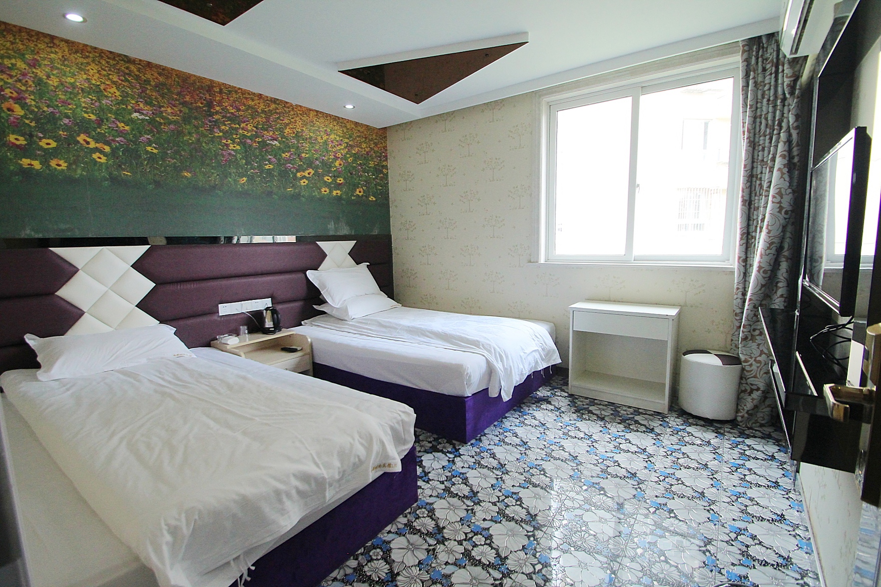 100 Inn Liangpin Hotel (Shanghai Waigaoqiao Gongcheng Road Subway Station) 2*