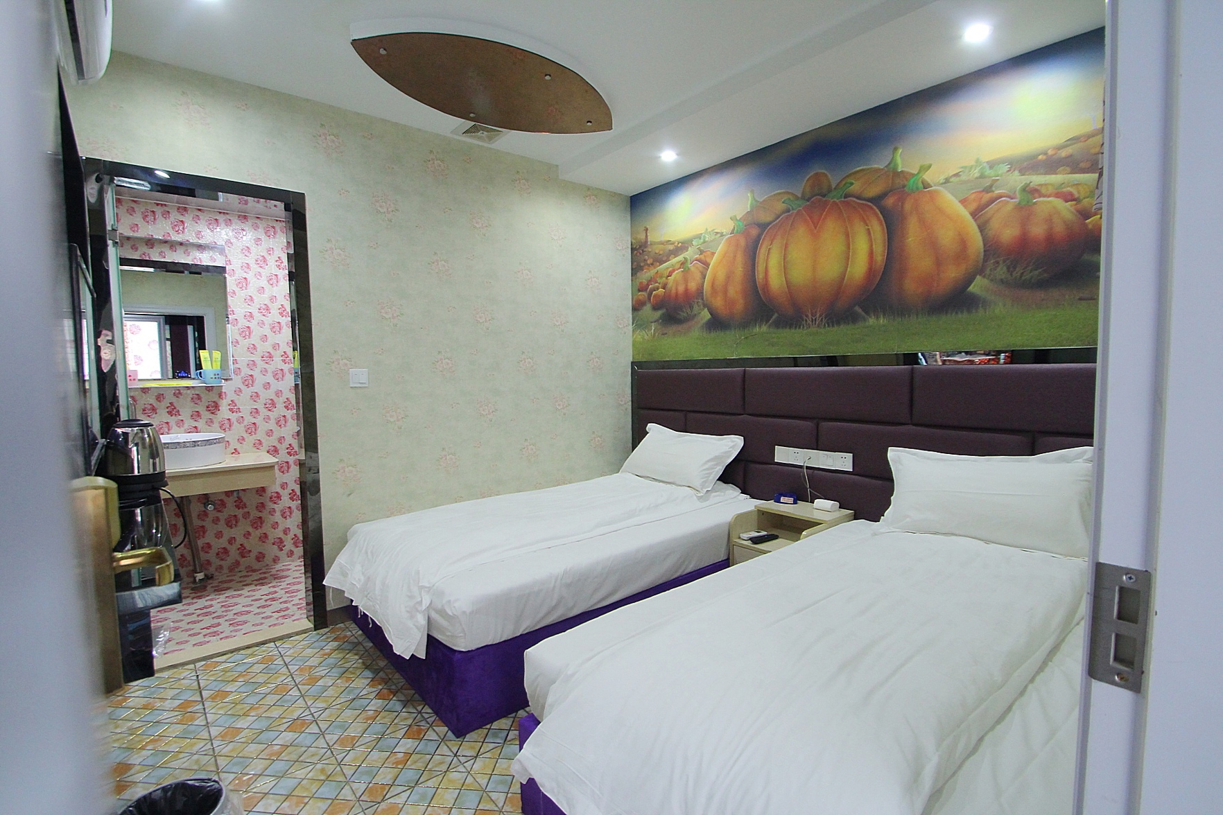 100 Inn Liangpin Hotel (Shanghai Waigaoqiao Gongcheng Road Subway Station) 2*