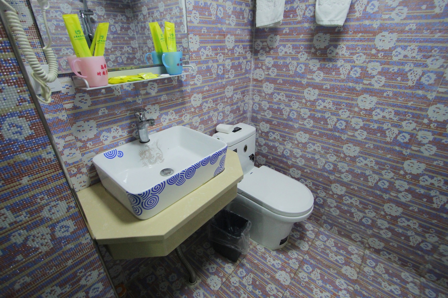 100 Inn Liangpin Hotel (Shanghai Waigaoqiao Gongcheng Road Subway Station) 2*