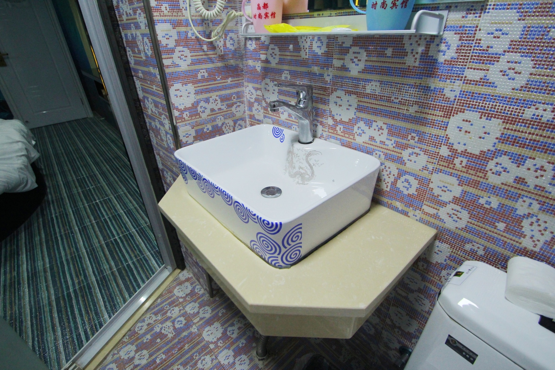 100 Inn Liangpin Hotel (Shanghai Waigaoqiao Gongcheng Road Subway Station) 2*