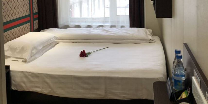 Home Inn Huayi (Baishan City Jingyu County Quanquan South Road) 2*