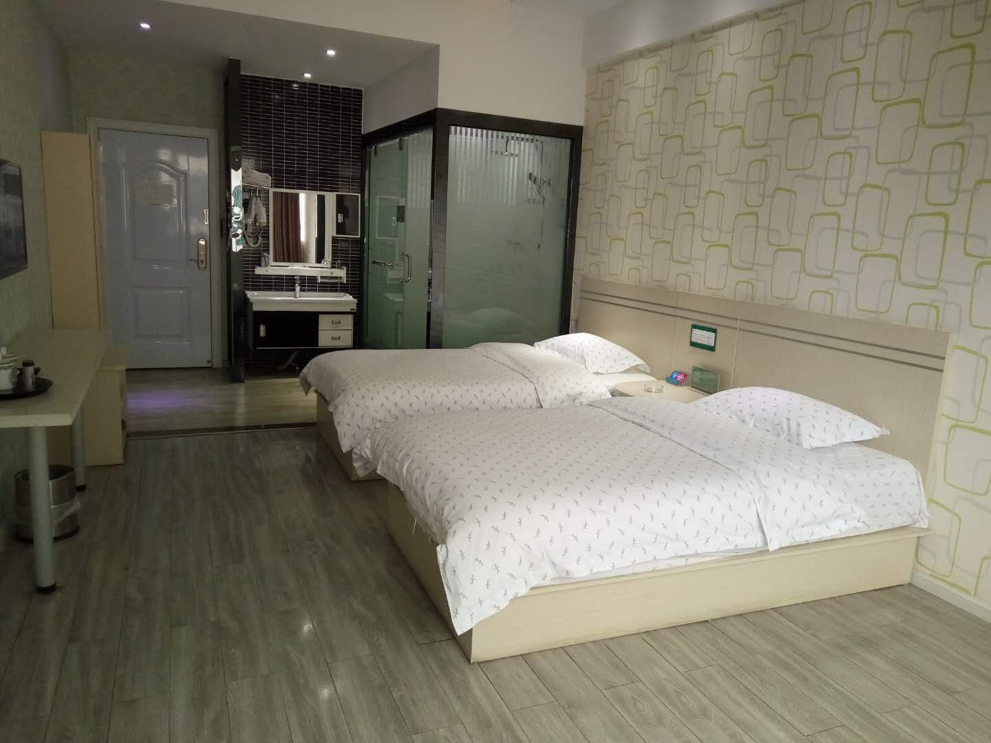 Home Inn Huayi (Baishan City Jingyu County Quanquan South Road) 2*