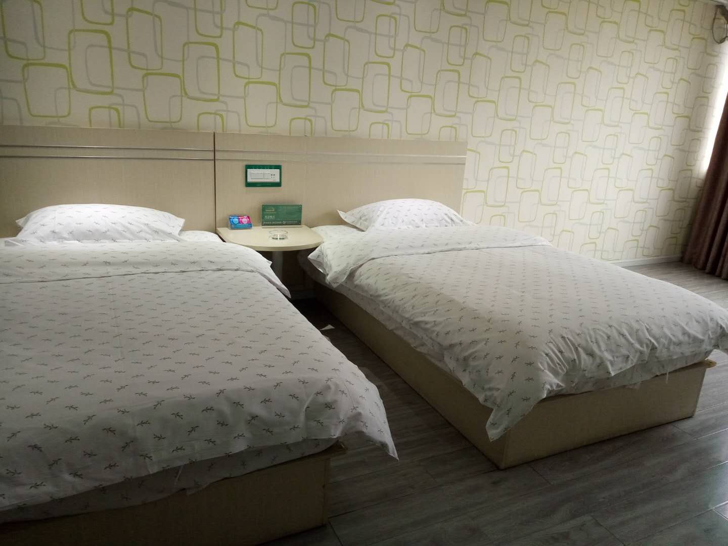 Home Inn Huayi (Baishan City Jingyu County Quanquan South Road) 2*