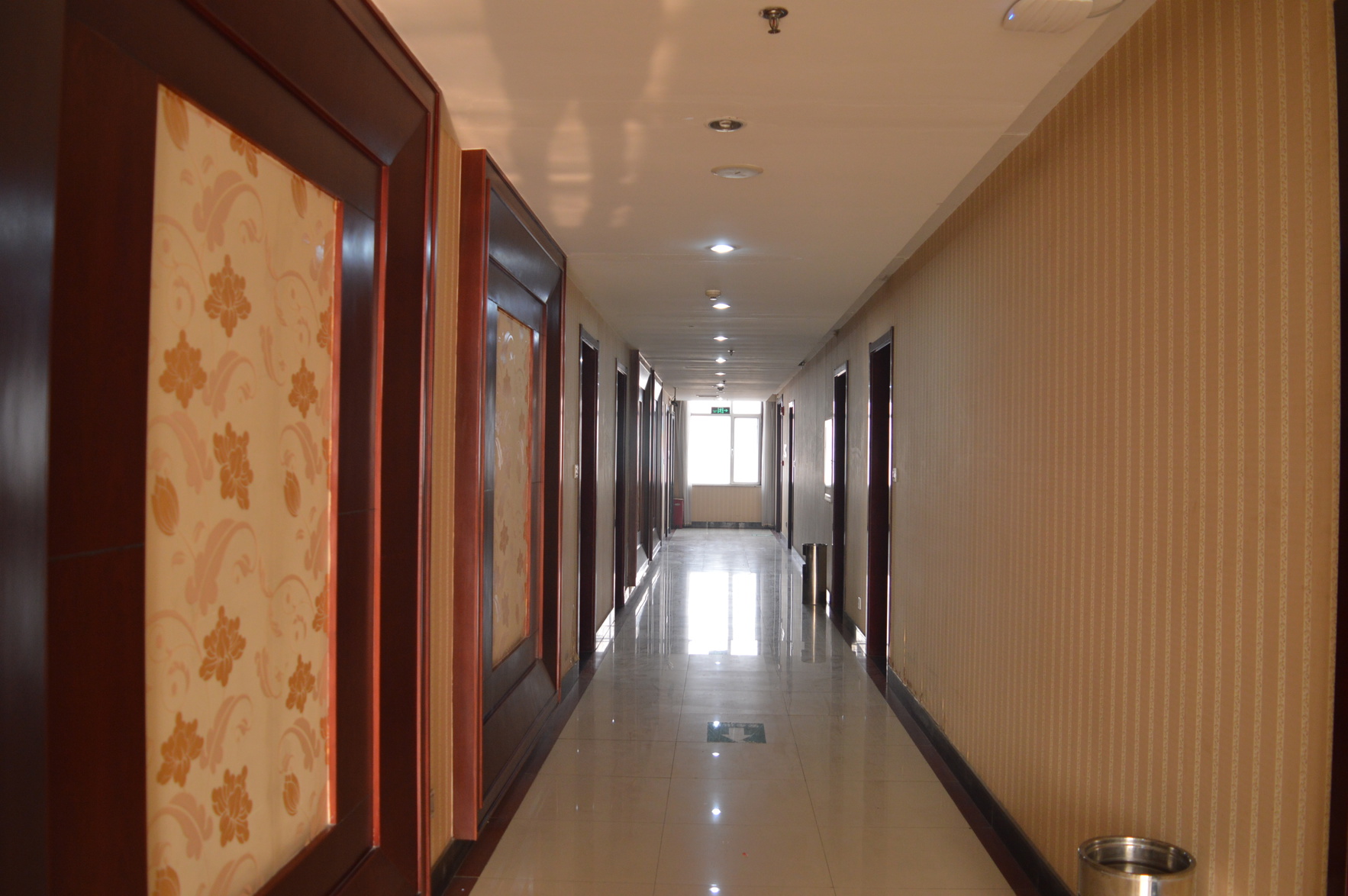 Baiyulan Business HotelShijiazhuang JingxingFinancial Vocational College 2*