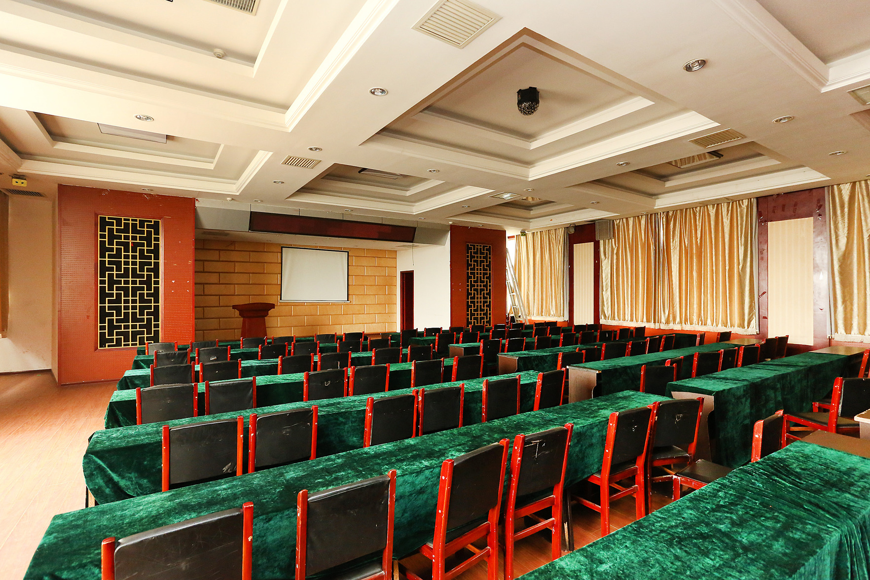 Baiyulan Business HotelShijiazhuang JingxingFinancial Vocational College 2*