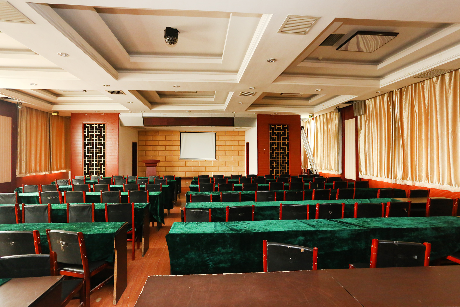 Baiyulan Business HotelShijiazhuang JingxingFinancial Vocational College 2*