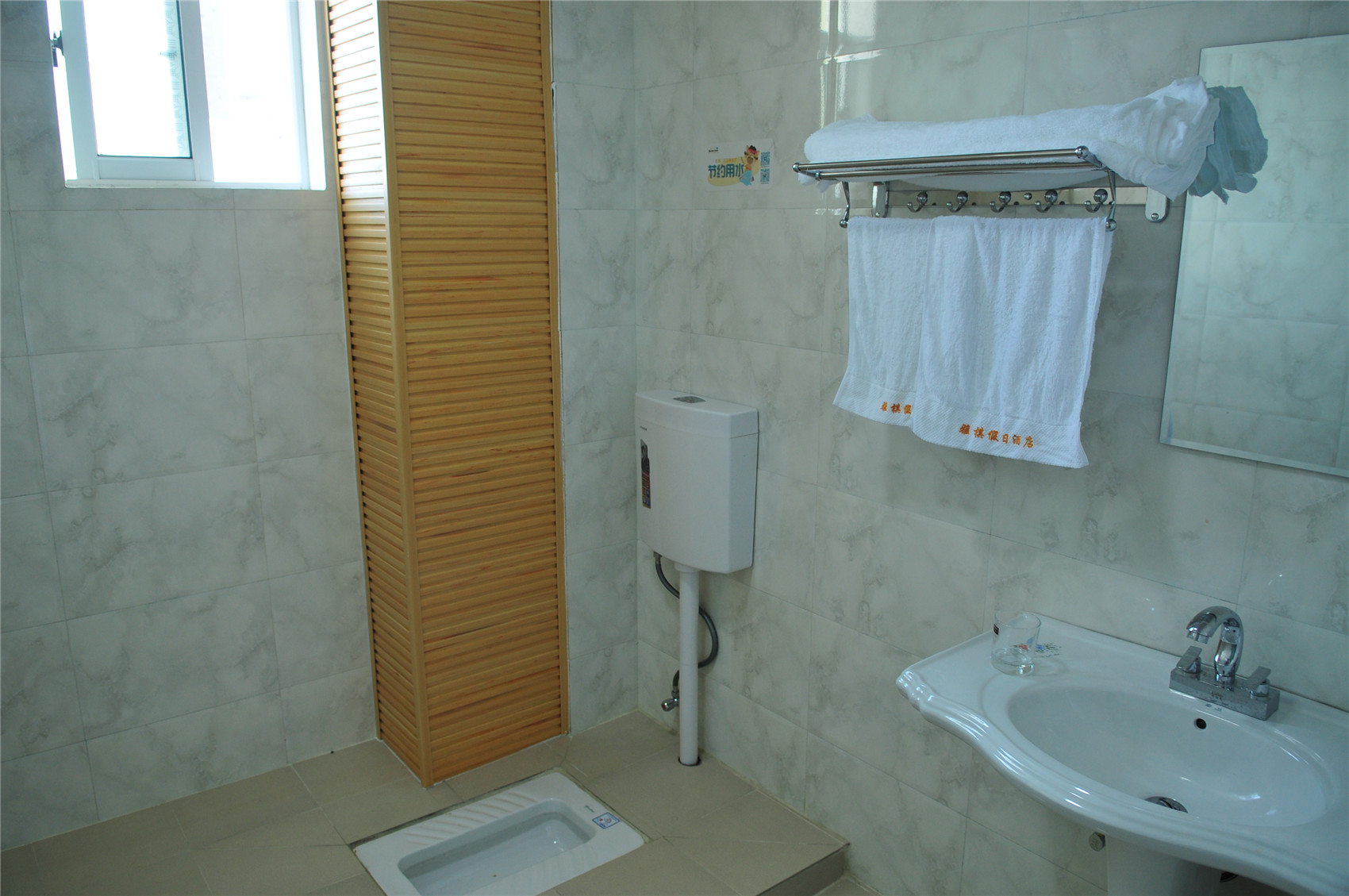 Dali Yaqi Holiday Hotel 2*